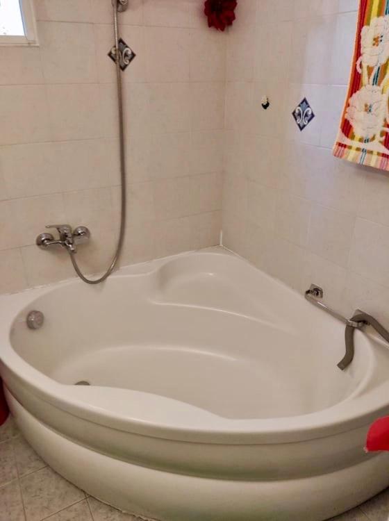 סלוניקי Marys House , Lovely 2-Bedroom Apartment מראה חיצוני תמונה