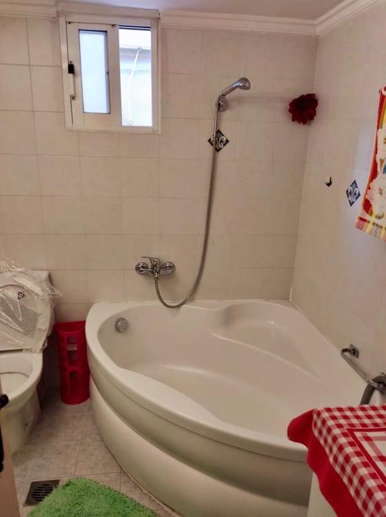 סלוניקי Marys House , Lovely 2-Bedroom Apartment מראה חיצוני תמונה