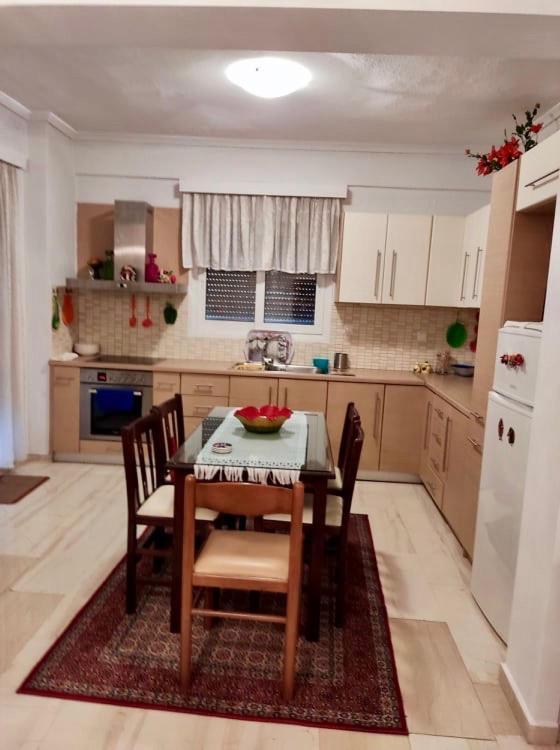 סלוניקי Marys House , Lovely 2-Bedroom Apartment מראה חיצוני תמונה